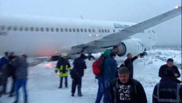 В Румынии самолет вынесло за посадочно-взлетную полосу - Sputnik Moldova