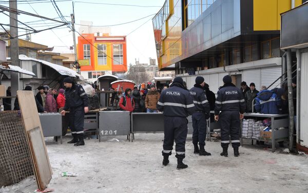 Последствия взрыва в центре Кишинева. Полиция - Sputnik Молдова