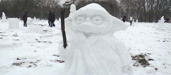 В Кишиневе слепили из снега Дарта Вейдера и мастера Йоду - Sputnik Молдова