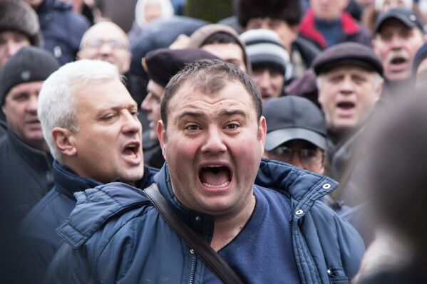 Далеко не все участники протеста решили вести себя прилично. - Sputnik Молдова