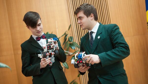 Seturi de robotică pentru şcolile din Moldova - Sputnik Moldova-România