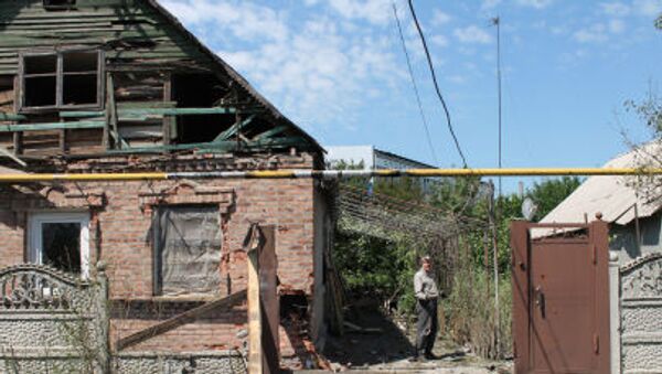 Частный жилой дом, разрушенный в результате обстрела Октябрьского района города Донецк - Sputnik Молдова