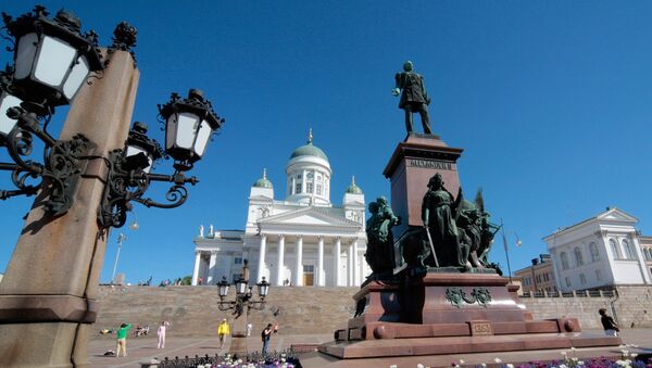 Финляндия. Хельсинки. Памятник императору Александру II и Кафедральный собор - Sputnik Молдова