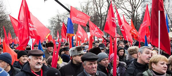 Еще одним требованием протестующих стало неизбрание правительства в нынешнем составе парламента. Еще одним требованием протестующих стало неизбрание правительства в нынешнем составе парламента. - Sputnik Молдова