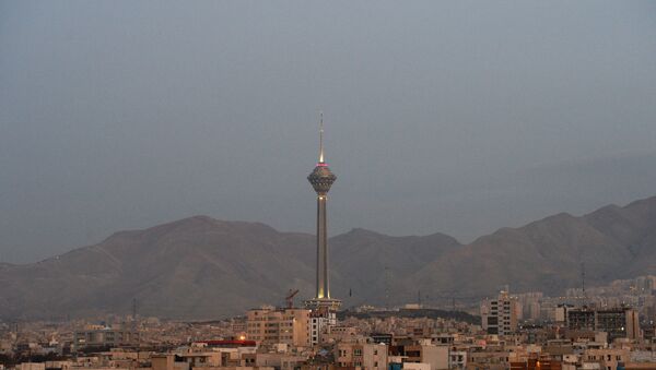 Вид на телебашню Бордж-е Милад в Тегеране. - Sputnik Молдова
