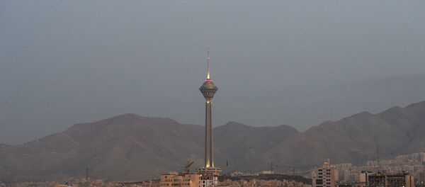 Вид на телебашню Бордж-е Милад в Тегеране. - Sputnik Молдова