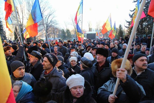 Протесты были непартийными, единственный символ - флаг Республики Молдова. - Sputnik Молдова
