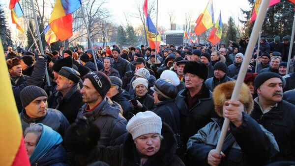 Протесты были непартийными, единственный символ - флаг Республики Молдова. - Sputnik Молдова