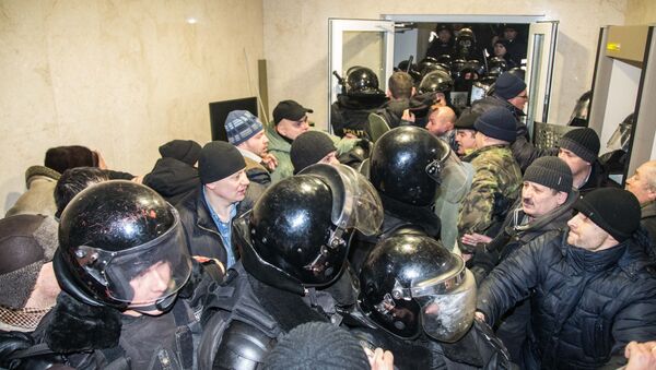Protest Poliție Parlament - Sputnik Молдова