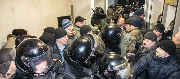 Protest Poliție Parlament - Sputnik Moldova
