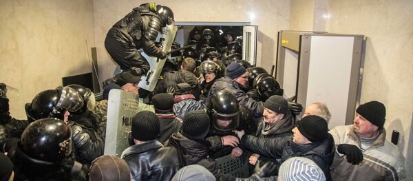 Protest Poliție Parlament - Sputnik Молдова