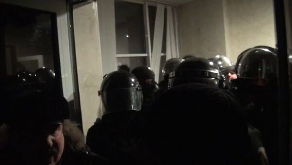 Poliţişti moldoveni, noaptea la Parlament - Sputnik Moldova