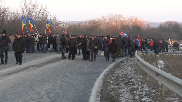 Протестующие в воскресенье блокировали трассу - Sputnik Молдова