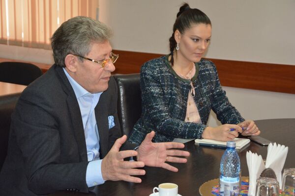 Михай Гимпу и Алина Зотя - Sputnik Молдова