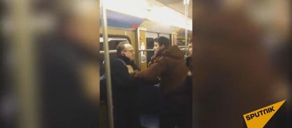 Нападение мигрантов на пенсионеров в Мюнхене. Кадры очевидца - Sputnik Молдова