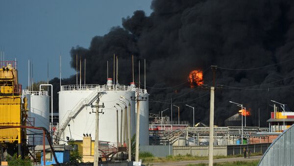 Пожар на нефтебазе в Киевской области - Sputnik Молдова