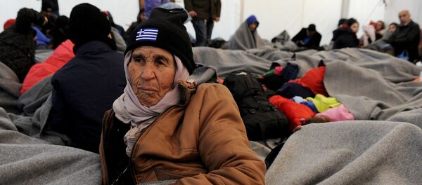 Migranten an der Grenze Mazedonien-Griechenland - Sputnik Молдова