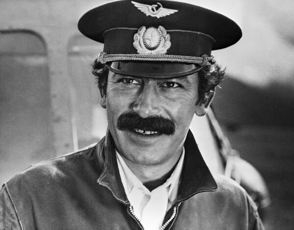 Вахтанг Кикабидзе в роли Мимино - Sputnik Молдова