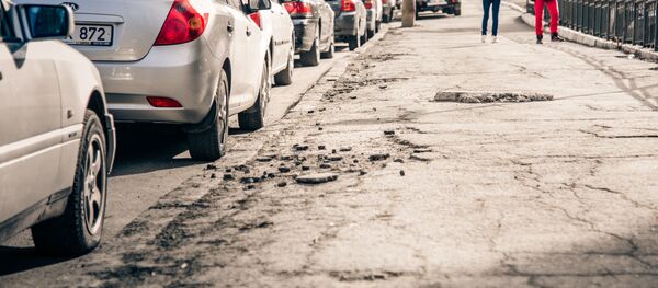 Парк юрского периода? Нет - тротуар в Кишиневе. - Sputnik Молдова