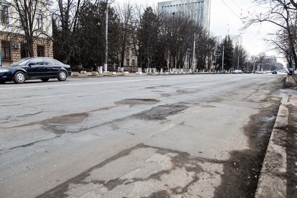 De obicei, pe acest drum se deplasează cortegiile cu înalți oaspeți de peste hotare. - Sputnik Moldova