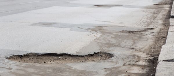 Разбитые улицы Кишинева - Sputnik Молдова