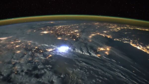 Молнии над Земным шаром, или Как выглядит гроза из космоса - Sputnik Молдова