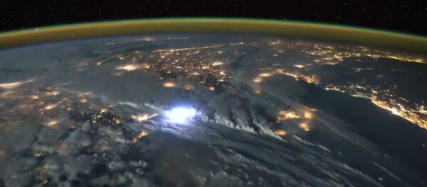 Молнии над Земным шаром, или Как выглядит гроза из космоса - Sputnik Молдова