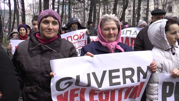 Протестующие попытались взять в кольцо дом правительства - Sputnik Молдова