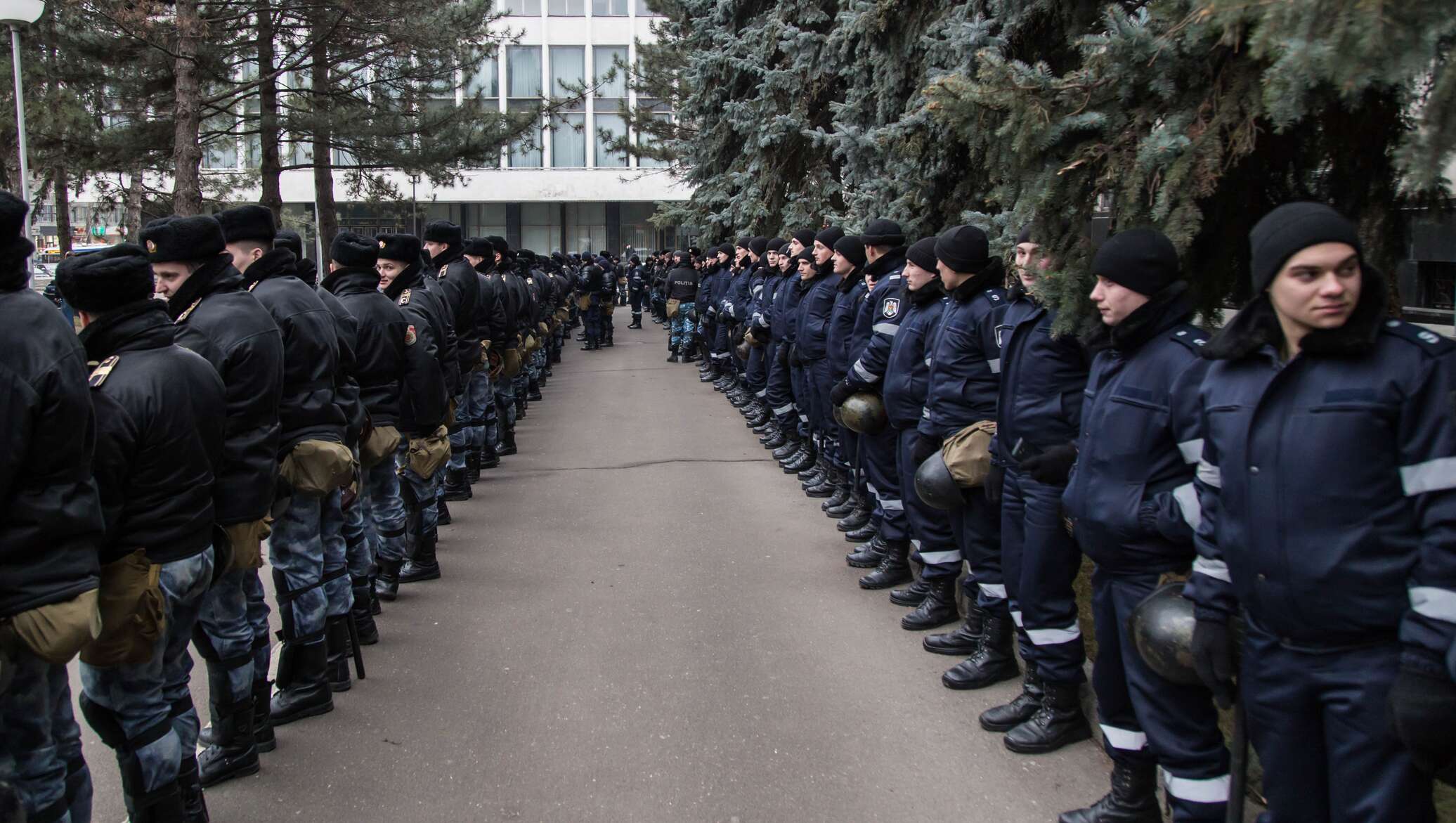 Молдова 24. Литва протесты на улицах. Протестующие с автоматом в Молдавии. Митинг в Кишиневе 21.5.2023. Кишинёв новости сегодня последние.