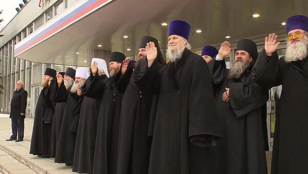 Священники проводили патриарха Кирилла на Кубу и помахали вслед самолету - Sputnik Молдова