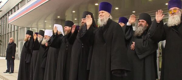 Священники проводили патриарха Кирилла на Кубу и помахали вслед самолету - Sputnik Молдова