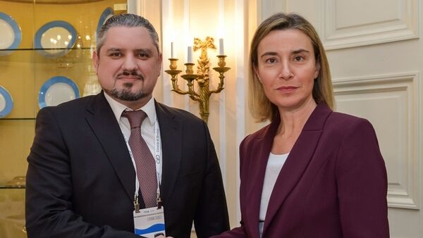 Andrei Galbur şi Federica Mogherini, la München - Sputnik Moldova