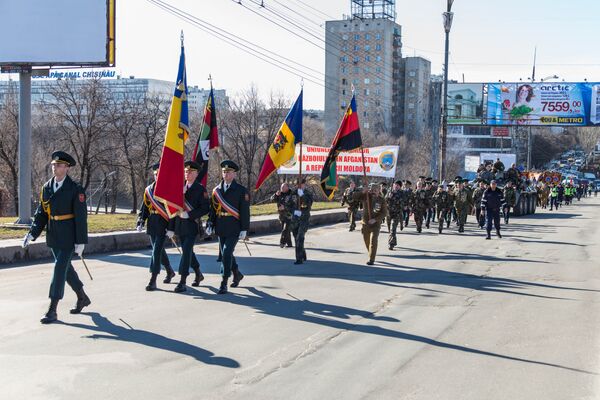 Памятный марш к мемориалу Сыновьям Родины - вечная память в секторе Рышкань. - Sputnik Молдова