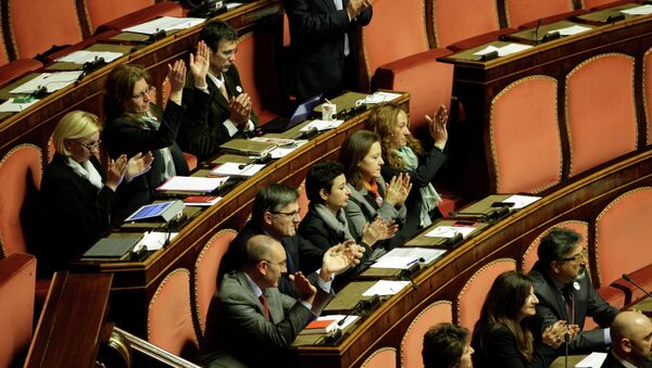 A group of Five Star Movement Senators clap their hands during the Italian Parliament inaugural session, in Rome's Senate. (File) - Sputnik Moldova-România