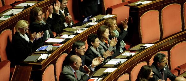 A group of Five Star Movement Senators clap their hands during the Italian Parliament inaugural session, in Rome's Senate. (File) A group of Five Star Movement Senators clap their hands during the Italian Parliament inaugural session, in Rome's Senate. (File) - Sputnik Moldova-România