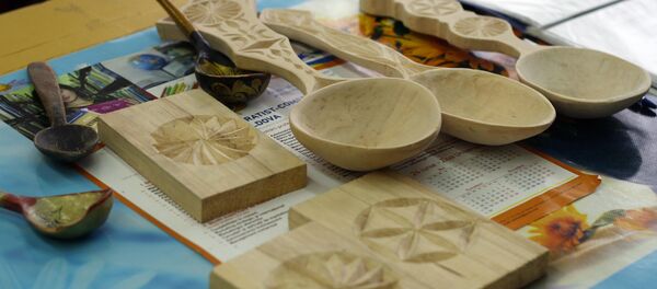 Материал о преподавателе художественной резьбы - Sputnik Молдова