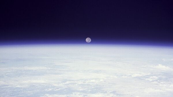 Восход Луны над планетой Земля - Sputnik Moldova