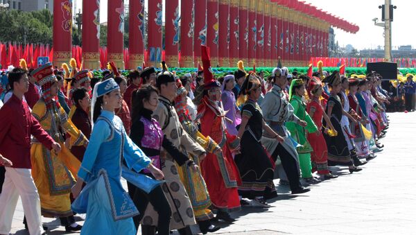 Празднование 60-летия КНР в Пекине. China, Pechin, chinezi, festivitate, paradă. - Sputnik Moldova
