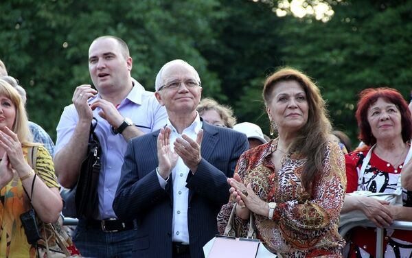 Посол России в Молдове Фарит Мухаметшин с супругой Наилей - Sputnik Молдова