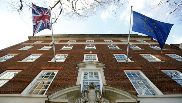 A general view of Europe House, the EU representative office to Britain, flying the flags of the United Kingdom and Europe, in London, Thursday, Feb. 18, 2016 - Sputnik Молдова