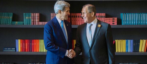 Глава МИД РФ Сергей Лавров и госсекретарь США Джон Керри в Сочи - Sputnik Молдова