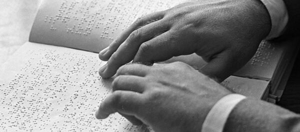 Чтение книг по системе Брайля - Sputnik Молдова