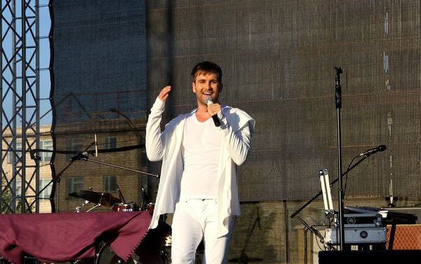 Молдавский певец Ионел Истрати выступил на концерте в честь 10-летия Милсами - Sputnik Молдова