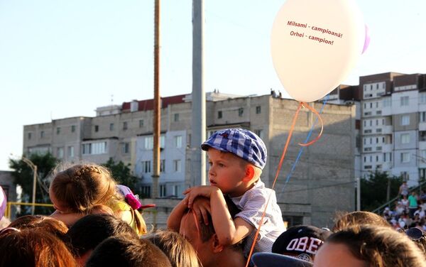 Юный болельщик ФК Милсами на концерте в честь 10-летия клуба - Sputnik Молдова