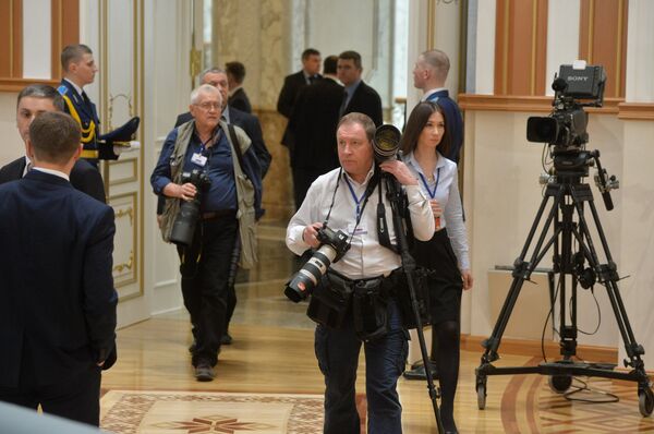 Журналисты перед пресс-конференцией по итогам заседания - Sputnik Молдова