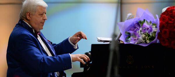 Художественный руководитель и главный дирижер оркестра джазовой музыки имени Олега Лундстрема Борис Фрумкин - Sputnik Молдова