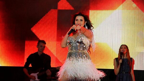 Заслуженная артистка России Жасмин выступила в Оргееве в честь юбилея Милсами - Sputnik Moldova