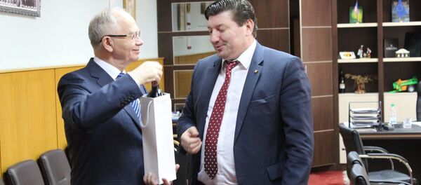 Ambasadorul Rusiei, Farit Muhametşin, în vizită la ministrul moldovean al Agriculturii şi Industriei Alimentare, Eduard Grama - Sputnik Moldova