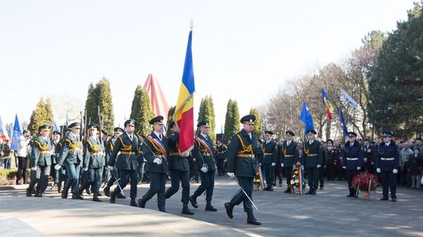 Ceremonie oficială, depunere de flori, cintirea ostaşilor căzuţi la Nistru în Războiul pentru Independenţa şi Integritatea Teritorială a Republicii Moldova - Sputnik Moldova