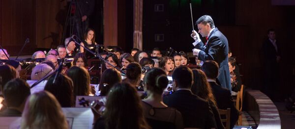 Играет симфонический оркестр Национальной филармонии имени Сергея Лункевича - Sputnik Молдова